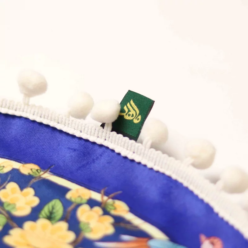 رومیزی گرد گلستان شاعران