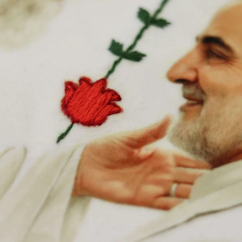 قاب گلدوزی امام شهید